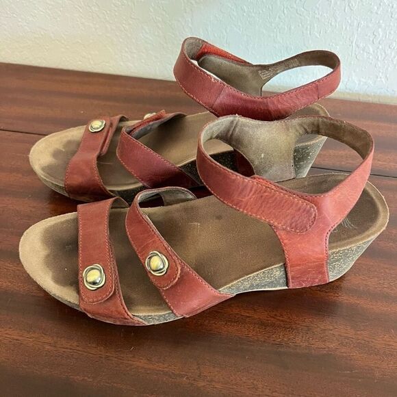 Dansko Savannah Cork Wedge Sandals. Size 40 (9.5/10). Good Condition. - Picture 4 of 12